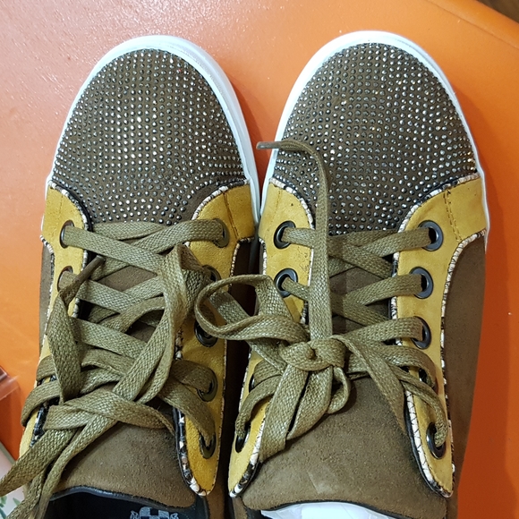 NEW Vince Camuto Leather & Suede Bling Rhinestone Multi-toned Sneakers - Picture 3 of 17